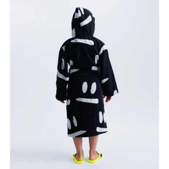 Nununu Smirks Terrycloth Robe in Black - Picture 4 of 6